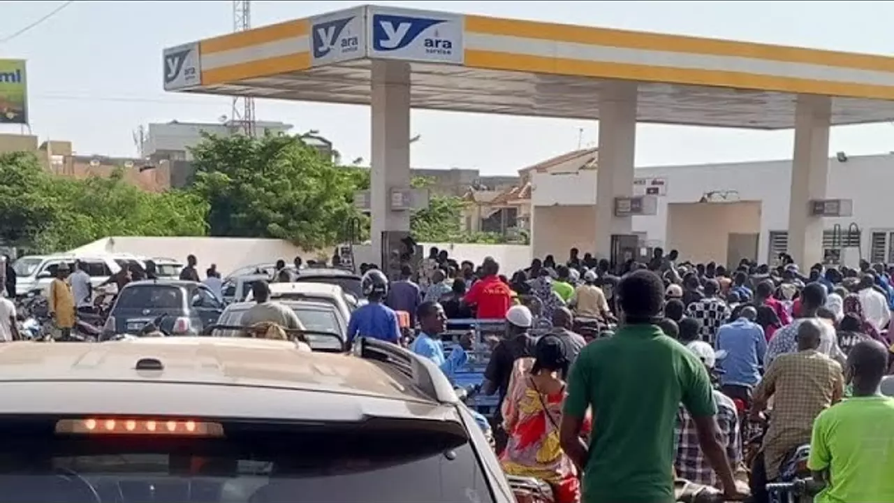 VIS A VIS S’INTÉRESSE À L’ADAPTATION DE LA POPULATION À LA CRISE DE CARBURANTS